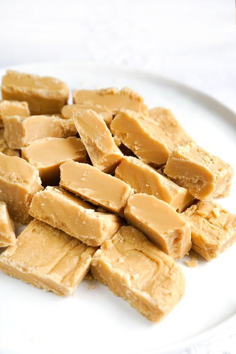 Step by Step Creamy Fudge Making Tips and Recipe | Just Easy Recipes Best Fudge Recipe, Creamy Fudge, Old Fashioned Fudge, Cookie Dough Fudge, Cream Fudge, Homemade Fudge Recipes, Xmas Baking, Peanut Butter Fudge Recipe, Peanut Butter Fudge Easy