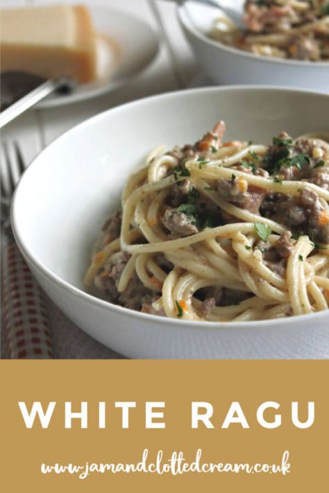 White Ragu, Ragu Sauce Recipes, White Bolognese, Sauce For Pasta, Pork Ragu, Ragu Sauce, Minced Meat Recipe, Ragu Recipe, White Sauce Pasta