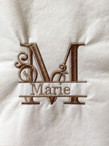 Vintage Tshirt Design, Retail Store Interior Design, Cushion Embroidery, Jewelry Store Design, Embroidery Monogram, 자수 디자인, Gold Work, Luxury Logo, Embroidery Fashion