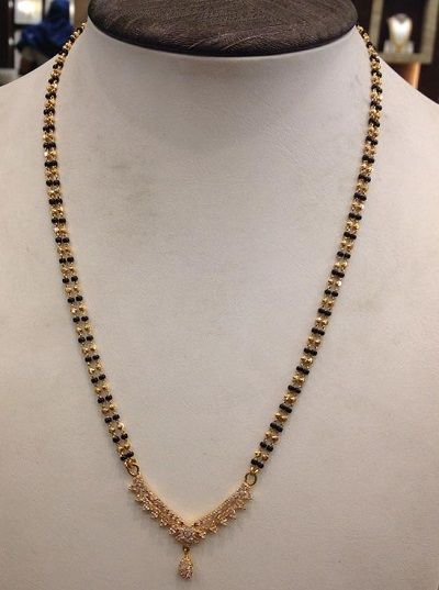 Best Black Beaded Mangalsutra Chain Design Black Beads New Designs, Black Beads Chain Indian Gold, Black Pusalu Chain, Black Mangalsutra Designs, Black Beads Gold Chain Designs, Black Beads Mangalsutra Latest, Mangalasutram Chain Designs Latest, Gold Nallapusalu Designs, Black Beads Chain Designs