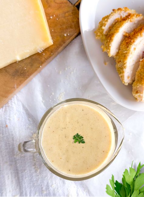 The best chicken cordon bleu sauce recipe that is ready in just a few minutes! Chicken Cordon Blue Sauce, Chicken Cordon Blue Easy, Easy Sauce For Chicken, Cordon Bleu Sauce, Chicken Cordon Bleu Sauce, Easy Chicken Cordon Bleu, Traditional French Recipes, Chicken Sauce Recipes, Creamy Mustard Sauce