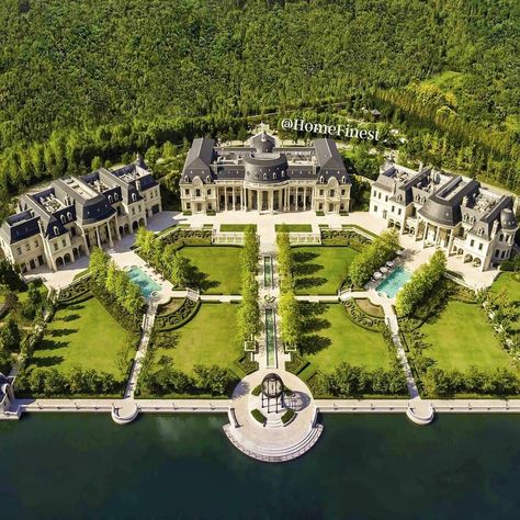 𝐋𝐮𝐱𝐮𝐫𝐲 𝐇𝐨𝐦𝐞𝐬 on Instagram: “👉 This mega-estate is situated in Shanghai, China and boasts 36 bedrooms 🏰. Tell me your favourite feature and 👉 Follow @luxuryhomesmarket…” Classic Mansion, Billionaire Homes, Big Mansions, Mansion Exterior, Luxury Houses Mansions, Interior Decorating Ideas, Sims 4 House Building, Dream Mansion, Mega Mansions