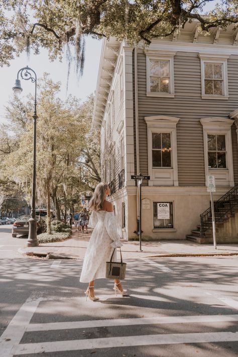 A Morning In Savannah, Georgia - Fashion Mumblr Savannah Georgia Aesthetic, Georgia Aesthetic, August Fashion, Savannah Georgia Travel, Fashion Mumblr, Georgia Fashion, Carriage Driving, Visit Savannah, Cathedral Basilica