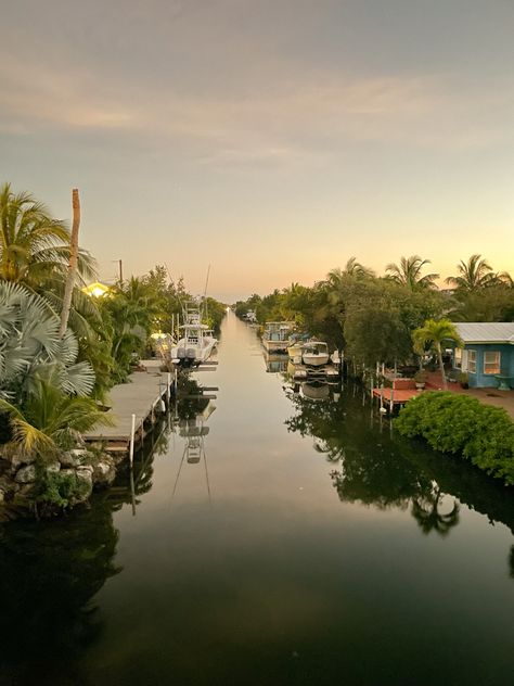 Florida Beach Town Aesthetic, Small Town Florida Aesthetic, Central Florida Aesthetic, Florida Core Aesthetic, South Florida Aesthetic, Florida Kilos Aesthetic, Florida Astethic, Old Florida Aesthetic, Key West Florida Aesthetic