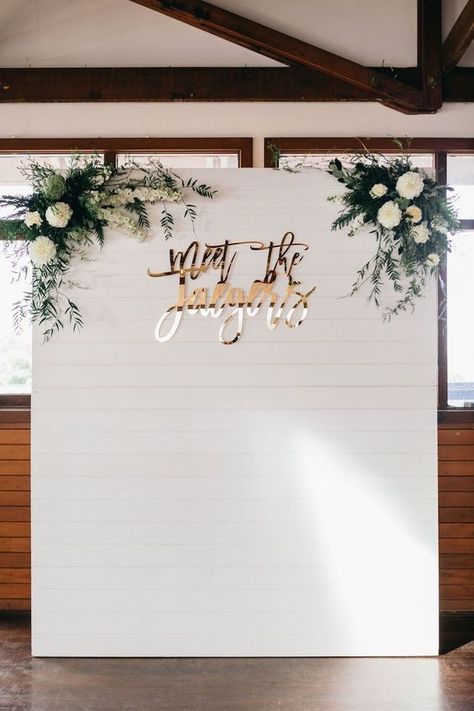 Unusual Wedding Photos, Vintage Wedding Backdrop, Diy Wedding Photo Booth, Photo Booth Backdrop Wedding, Photo Walls, Floral Styling, Byron Bay Weddings, Unusual Weddings, Photos Booth