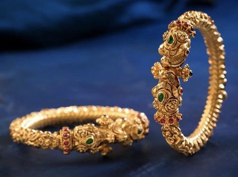 Gold Bangle Kada Designs, Kadiyam For Women Gold, Kadas For Women Gold, Kankanaalu Designs, Golden Bracelet For Women Indian, Kadiyam Bangles For Women, Bangles Jewelry Designs Gold Antique, Kankanam Bangles Gold, Temple Bangles Gold Jewellery