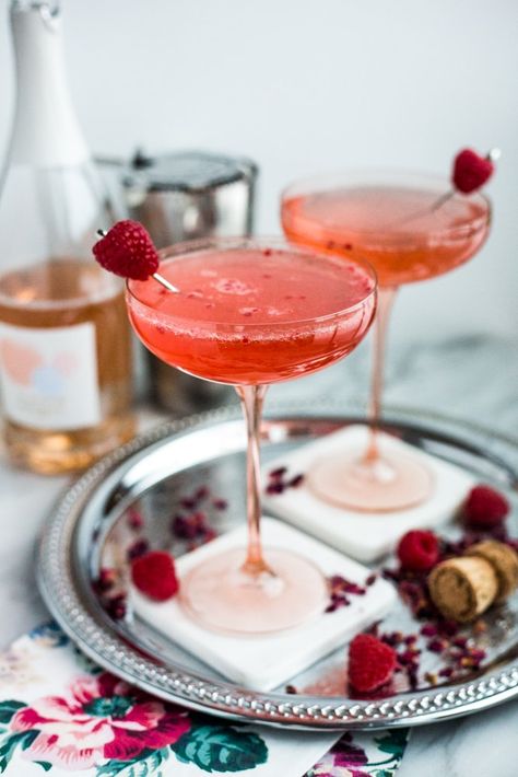 Lavender Drinks, Lavender Drink, Rose Spritz, Sour Drink, New Years Cocktails, Ginger Liqueur, Spritz Recipe, 21 Diner, Raspberry Rose