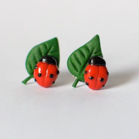 Polymer Clay Landscape, Clay Landscape, Clay Making Ideas, Ladybug On A Leaf, Clay Art Ideas, Clay Earring Ideas, Clay Dough, Foam Clay, Arts And Crafts For Adults