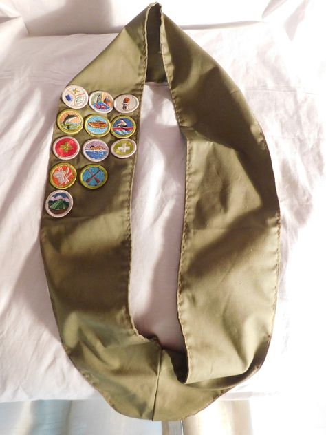 Boy Scout Sash, Patches Vintage, Barbie Books, Vintage Boy Scouts, Flag Quilt, Scout Leader, Scout Camping, Vintage Boy, Scouts Crafts