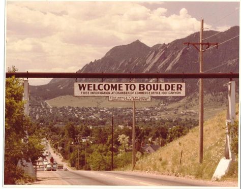 Vintage 70's #Boulder from North Broadway. Colorado History, Cowboy Baby, Watering Hole, Dream College, Usa States, Colorado Homes, Boulder Colorado, Interesting Places, Vintage Pictures