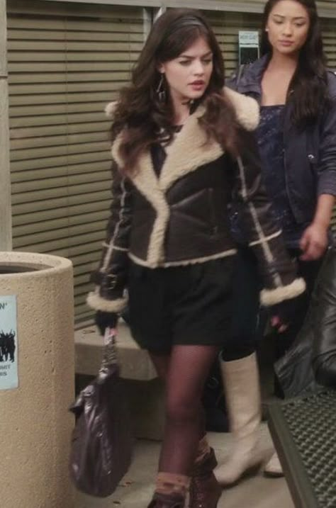 Montgomery Aesthetic, Aria Montgomery Aesthetic, Pretty Little Liars Aria, Pretty Little Liars Outfits, Pll Outfits, Alison Dilaurentis, Pretty Little Liars Fashion, Pll Fashion, 2010s Fashion