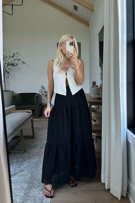 Spring Outfits Maxi Skirt, Floaty Skirt Outfit, Flowy Skirt Outfit Aesthetic, Boho Trendy Outfits, Boho Maxi Skirt Outfit Summer, Black Linen Maxi Skirt Outfit, Black Flowy Maxi Skirt Outfit, Black Peasant Skirt Outfit, Black Tiered Maxi Skirt Outfit