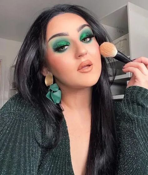 5 Tik Tok Beauty Gurus You Need To Follow Mikayla Nogueira Makeup, Tik Tok Beauty, Makeup Workshop, Under Eye Makeup, Bad Makeup, Budget Beauty, Total Beauty, Bold Makeup, Beauty Influencer