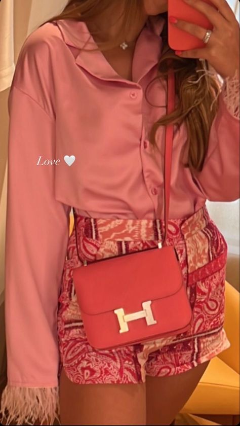 Hermes Summer, Arab Lifestyle, Pink Hermes, Dining Aesthetic, Bedroom Women, Uk Drip, Rich Couple, Street Fits, London Lifestyle