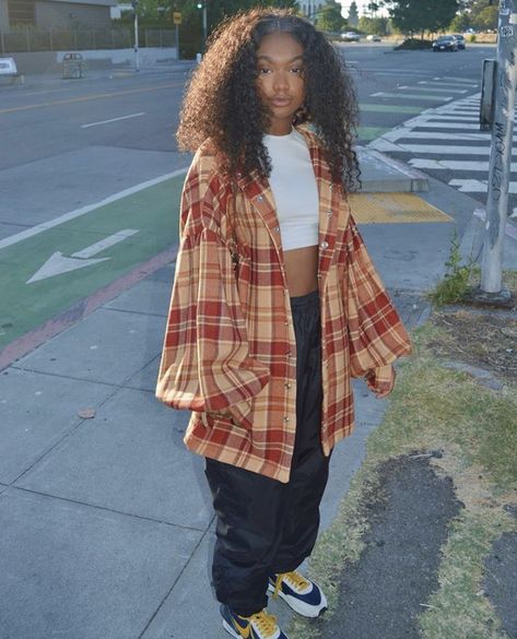 Looks Hip Hop, 90s Inspired Outfits, Looks Pinterest, Mode Zara, Earthy Outfits, Tomboy Style Outfits, Mode Casual, Looks Street Style, Streetwear Fashion Women