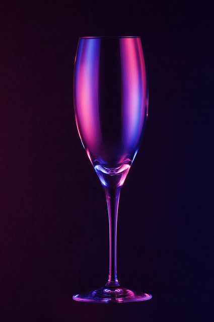 Stunning Purple Wine Glass Purple Drink, Purple Champagne, Purple Stuff, Purple Kitchen, Exotic Dance, Purple Wine, Purple Home, Purple Reign, Purple Love