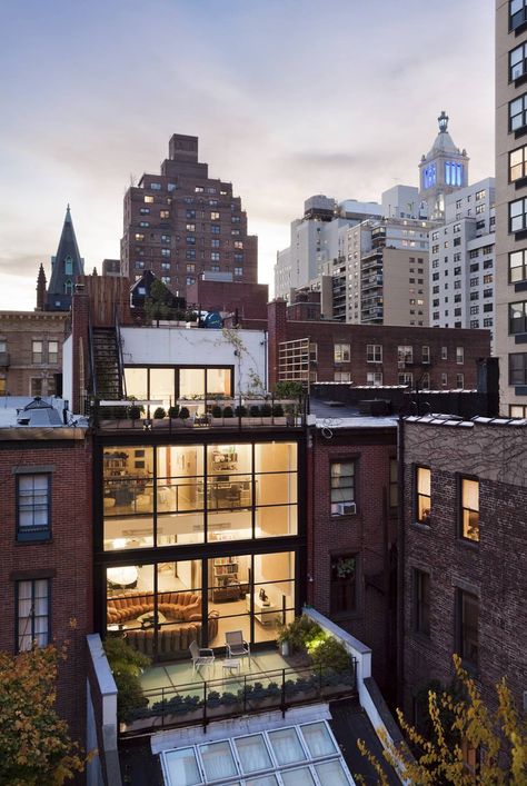 Loft à New York. New Yorker Loft, Manhattan Townhouse, Nyc Loft, Lots Of Windows, Loft Living, Design Exterior, Loft Apartment, Dream Apartment, City Living