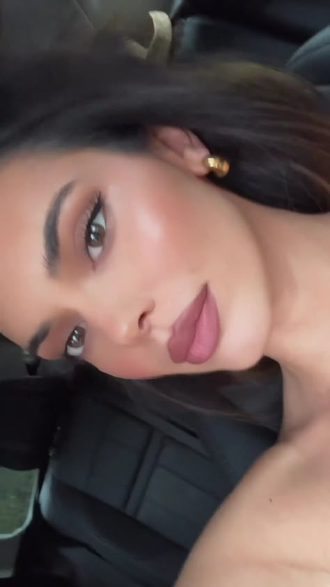 Kendall Jenner Aesthetic, Kendall Jenner Makeup, Going Out Makeup, Natural Everyday Makeup, Jenner Makeup, Lip Combos, Gigi Hadid Outfits, Simple Makeup Looks, Fall Beauty