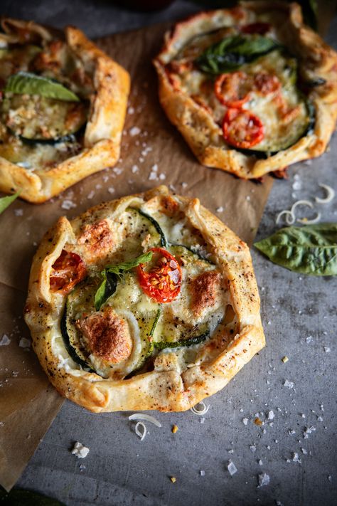 Zucchini And Tomato, Veggie Tart, Tomato Galette, Zucchini And Tomatoes, Recipe Inspirations, Savory Tarts, Summer Savory, Zucchini Tomato, Flat Cakes