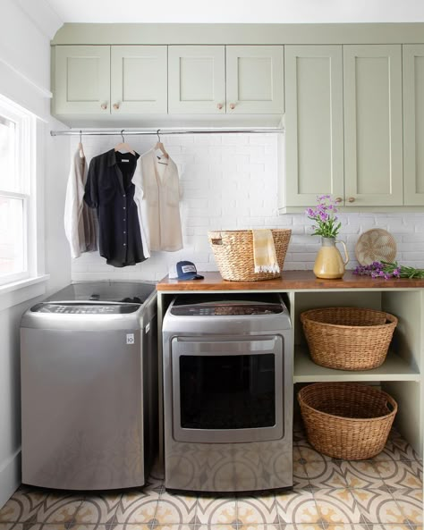 23 Unique And Beautiful Washer Dryer Countertop Ideas You Will Love Laundry Room Decor Ideas, Laundry Room Organization Ideas, Laundry Room Pantry, Laundry Room Design Ideas, Room Organization Ideas, Laundry Room Ideas Small Space, Pantry Laundry, Dream Laundry Room, Laundry Room Closet