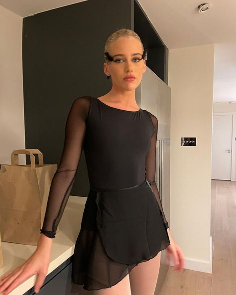 Olivia Neill (@olivianeill) • Instagram photos and videos Dance Outfits Ballet, Olivia Neill, Swan Costume, Black Swan Costume, The Black Swan, Dancer Costume, Celebrity Singers, Ballet Clothes, Halloween Costume Outfits