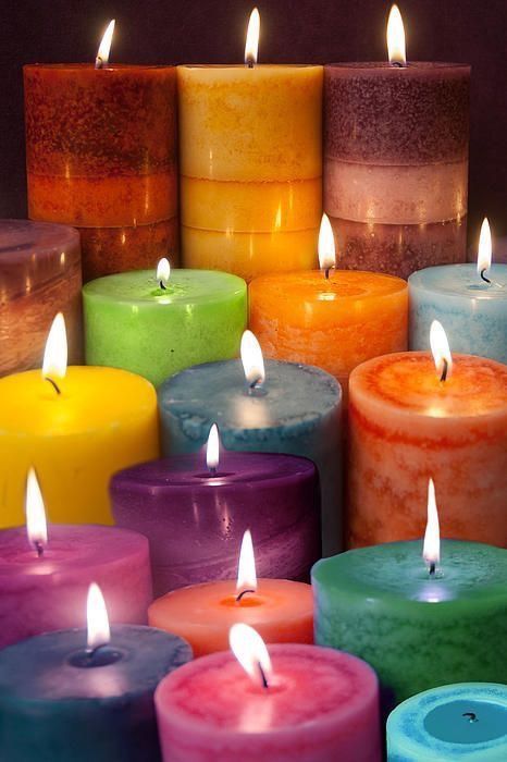 Candles With Rings Inside, Candle Background, Color Candles, Making Candles, Candle Aesthetic, Blue Candles, Colorful Candles, Candle Lanterns, Diy Candles