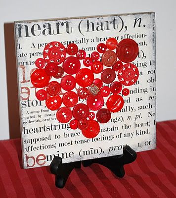 This would be cute with a large initial as the focal point too. Saint Valentin Diy, Valentines Bricolage, Happy Hearts Day, Paper Glue, Button Art, Button Crafts, Valentine's Day Diy, Valentine Day Crafts, Valentines Day Decorations