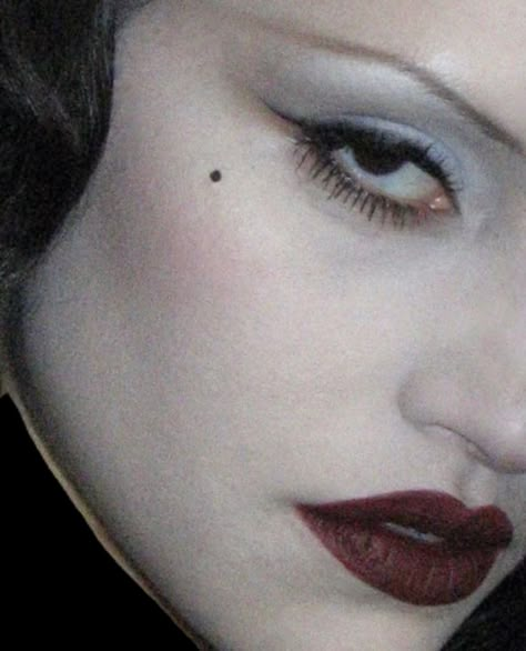 Vampire Makeup, Romantic Goth, Goth Makeup, Make Up Inspo, Dark Feminine, Feminine Aesthetic, Mode Inspo, Artistry Makeup, Pretty Makeup