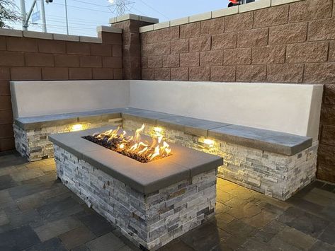 Fire Pit Ideas Rectangular, Stucco Fire Pit, Rectangle Fire Pit Ideas, Glass Wall Decoration, Garden Wall Decoration, Fire Pit Seating Area, Outdoor Fireplace Designs, Glass Fire Pit, Wall Decoration Ideas