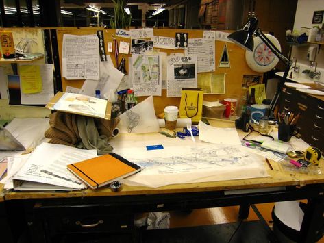 Office Hacks, Messy Desk, Increase Creativity, Messy Room, Work Desk, Space Time, Tidy Up, Study Motivation, Drafting Desk