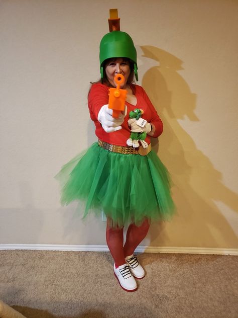 Yip Yip Martians Costumes, Martian Makeup, Toy Story Martian Costume, Miss Martian Cosplay, Marvin The Martian Costume, Crochet Marvin The Martian, Martian Costume, Marvin The Martian, The Martian