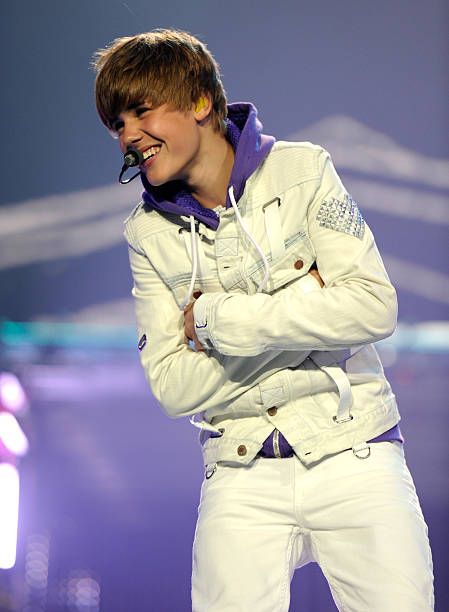 Justin Bieber My World Tour Madison Square Garden Pictures and Photos - Getty Images Justin Bieber 2009, Justin Bieber Lockscreen, Justin Bieber My World, Justin Bieber Baby, Justin Baby, Justin Bieber Posters, Justin Bieber Images, Purple Outfit, Justin Bieber Wallpaper