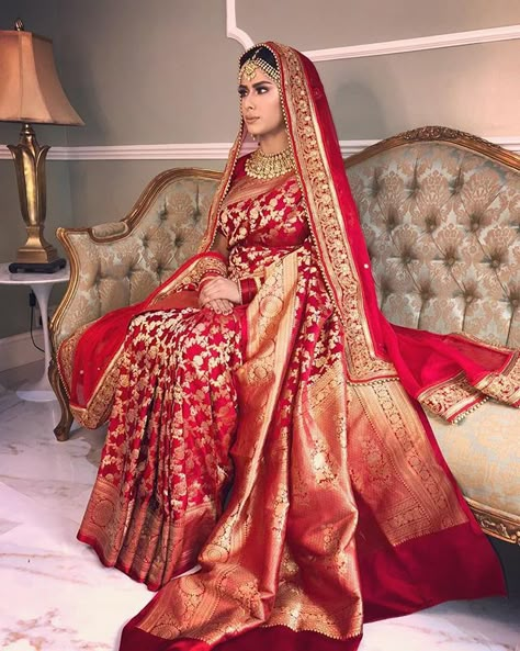 This red and gold banarsi saree looks queenly gorgeous. 😍 Check out our blog to see all the latest ideas for Bridal Dresses!… Barat Dresses, Red Saree Wedding, Saree Looks, Pakistani Brides, Pakistan Wedding, Asian Clothes, Bengali Bridal Makeup, Indian Wedding Bride, Bollywood Bridal