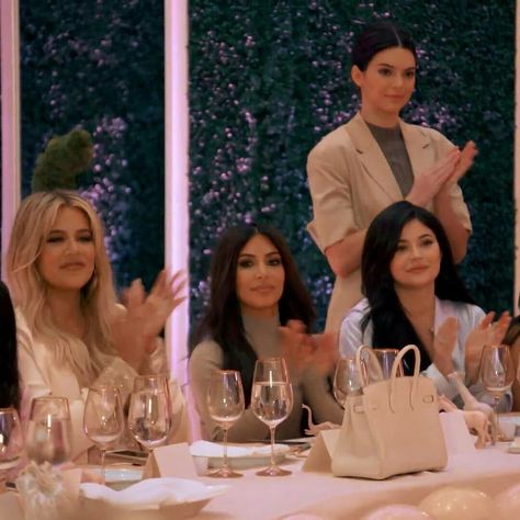 Karjenner Sisters, Kardashians Paparazzi, Kardashians Jenner, Kim Kardashian And North, Kardashian Sisters, Kily Jenner, Hanging Out With Friends, Kylie Travis, Keeping Up With The Kardashian