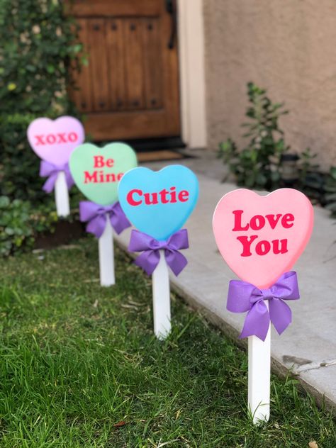 Disney Backyard, Valentine's Home Decoration, Saint Valentin Diy, Valentines Bricolage, Diy Valentine's Day Decorations, Valentinstag Party, Rustic Valentine, Valentines Crafts, Diy Valentines Decorations