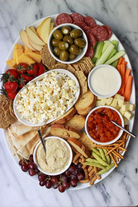 Snack Plate Aesthetic, Simple Grazing Table, Australian Foods, Makanan Aesthetic, Food Suggestions, Grazing Platter, Mini Appetizers, Appetizer Platters, Snack Platter