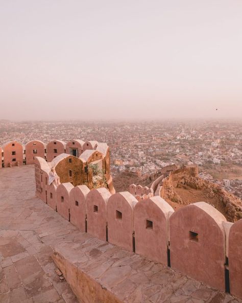 14 Unique Things To Do in Jaipur, The Pink City of India - CHARLIES WANDERINGS Explore Drawing, Jaipur Travel, Travel Destinations In India, India Travel Guide, Pink City, Top Travel Destinations, Magical Moments, Beautiful Hotels, City Aesthetic