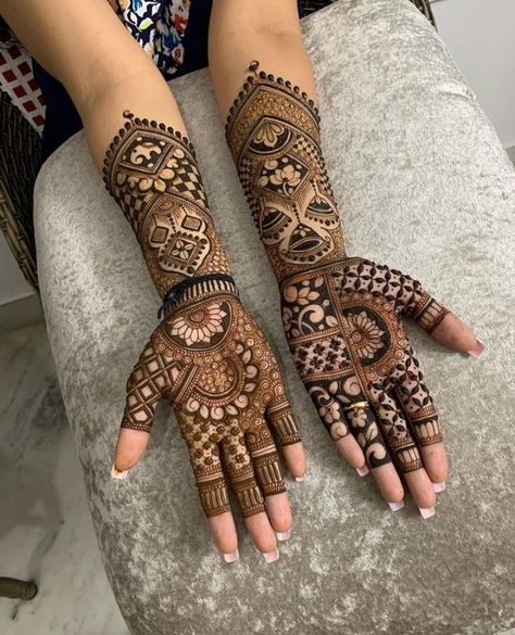 Indian Engagement Nails, Madhubani Mehendi Designs, Mehandi Designs For Right Hand, Bridal Sister Mehndi Design, Sister Wedding Mehndi Design, Pakistani Mehndi Designs Unique Beautiful, Engagement Mahendi Design, Front Mehendi Designs, New Mehndi Designs Front Hand