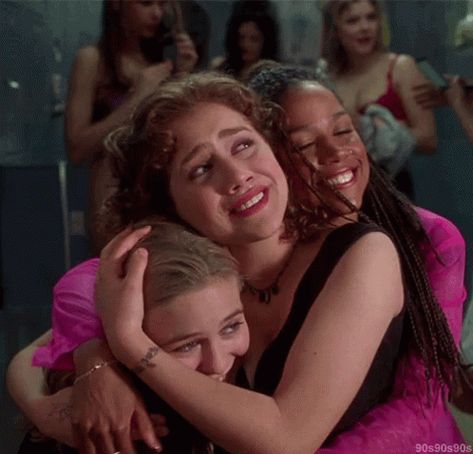 Clueless 1995, Hug Gif, The Flash Season, Best Friend Gifs, Friends Gif, Netflix Streaming, Bff Pictures, Girl Problems, Best Friends Forever