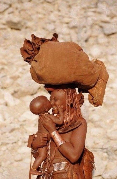 Thierry Gauthier on Twitter: "The tenderness of Himba women in Namibia 🇳🇦💙💛❤️💚… " People Of The World, World Cultures, 인물 사진, Happy People, Mothers Love, Mother And Child, Tandem, People Around The World, Oahu