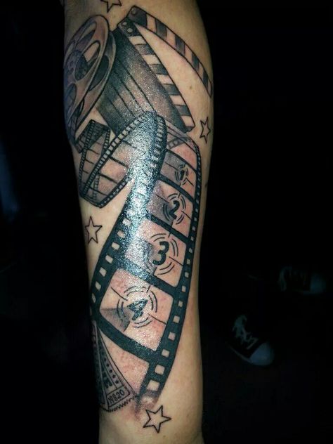 Movie Film Tattoo Ideas, Film Real Tattoo, Film Tattoos Ideas, Movie Lover Tattoo Ideas, Movie Theater Tattoo, Movie Tattoos Film, Marylin Tattoo, Movie Film Tattoo, Hollywood Tattoo Ideas