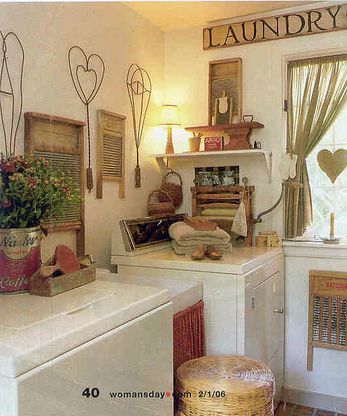 SUPER cute idea. Love this laundry room! Woman's World Magazine Vintage Style Laundry Room, Cottage Laundry, Primitive Laundry Rooms, Bath Showers, Country Laundry, Farmhouse Diys, Vintage Laundry Room Decor, Laundry Room Decorating, Laundry Nook