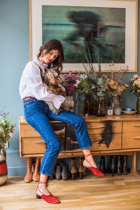 How French Style Star Jeanne Damas Does a Week of Outfits | Glamour Jeanne Damas Style, How To Wear Jeans, Jeans Trend, Style Parisienne, Parisian Chic Style, Belle Silhouette, Jeanne Damas, French Girl Style, Paris Mode