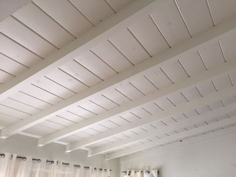 White Painted Wood Ceiling, White Wooden Ceiling, Cabin Mud Room, White Wood Ceiling, Painted Wood Ceiling, Palm Springs Interior, Wood Slat Ceiling, Scandinavian Ceiling, Ceiling Remodel