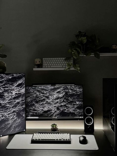 Black Setup Aesthetic, Duel Monitors Gaming Setup, White Pc Setup Minimalist, Couples Pc Gaming Room, Black And White Pc Setup, Pc Gaming Setup Black, Black Pc Build, Black And White Gaming Setup, Simple Gaming Setup