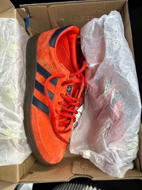 #adidas #scarpe #shoes #jordan #fashion #aesthetic #orange Adidas Gazelle Navy, Spezial Adidas, Samba Adidas, Adidas Handball Spezial, Adidas Handball, Adidas Spezial, Orange Shoes, Adidas Girl, Hype Shoes