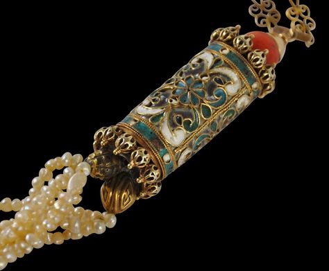 Discoveries 2: Our Best Jewellery Find - A Rare 17th-18th century Moroccan Enamelled Gold Necklace - Michael Backman Ltd Amazigh Jewelry, African Antiques, Moroccan Necklace, Moroccan Jewelry, Moroccan Art, Baroque Pearl Necklace, Jewellery Uk, Coral Beads, Vintage Jewels