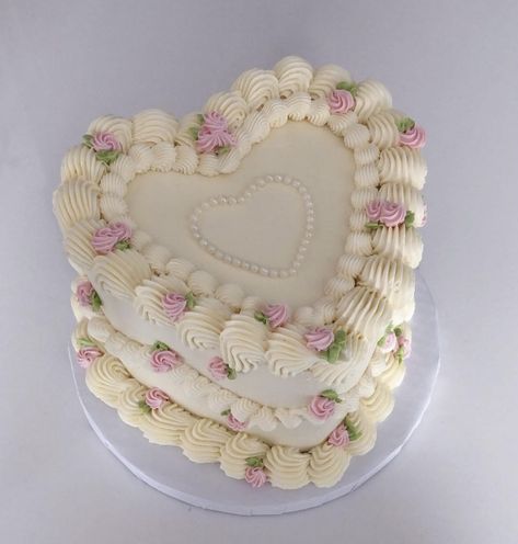 Birday Cake For Girl, Shabby Chic Birthday Cake, Baking Collage, Bolo Vintage, Vintage Birthday Cakes, Girly Cakes, Vintage Cakes, Heart Cakes, Birthday Cakes For Women