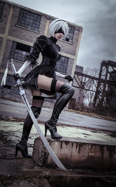 NieR: Automata 2B katana Virtuous Contract Nier Characters, Nier Automata Cosplay, 2b Cosplay, 2b Nier Autómata, Female Pose Reference, Halloween Photoshoot, Nier Automata, Bleach Anime, Best Cosplay