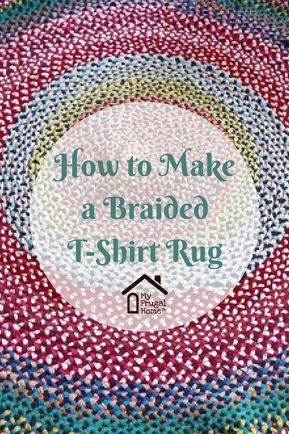 Diy Rag Rugs Easy Large, T Shirt Scraps Crafts, Gamle T Shirts, Braided Rug Tutorial, Rug Braiding, Braided T Shirts, Rag Rug Diy, Shirt Crafts, Homemade Rugs